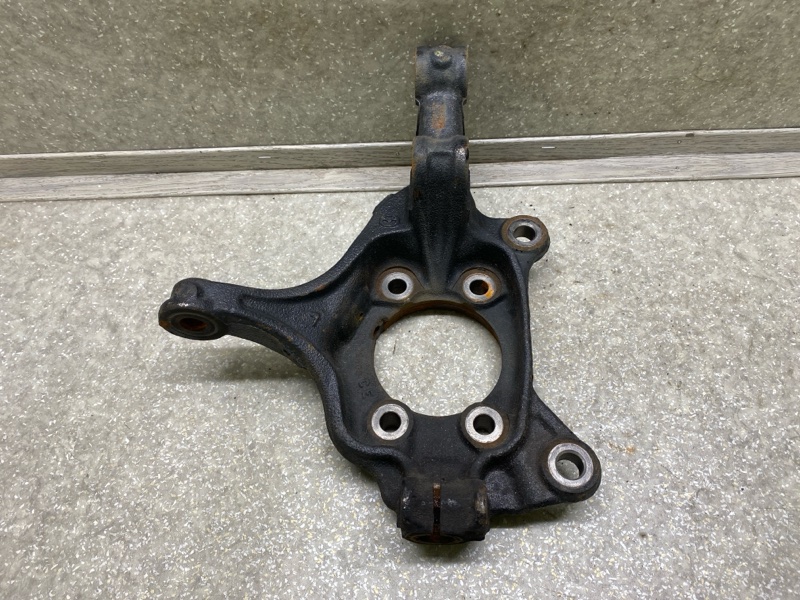 Кулак поворотный левый 6 GJ 12-