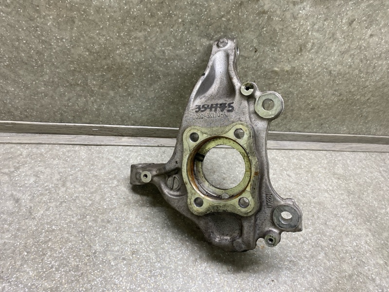 Запчасть кулак поворотный правый FORD FUSION 14- 2019 C20EDEF DG9Z-3K185-B Б/У Кулак поворотный правый FORD FUSION 14- 2019 C20EDEF DG9Z-3K185-B Б/У