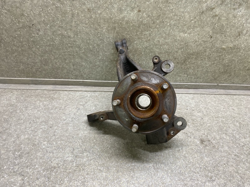 Кулак поворотный правый ESCAPE 19 - 2020 C15FDOS Кулак поворотный правый ESCAPE 19 - 2020 C15FDOS