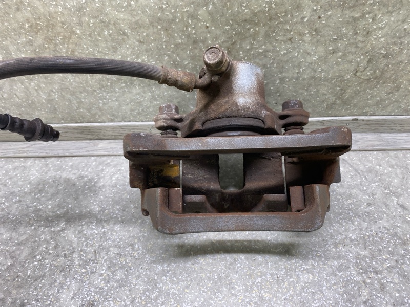 Суппорт тормозной задний правый LEXUS GX470 02-09 4.7 2UZFE