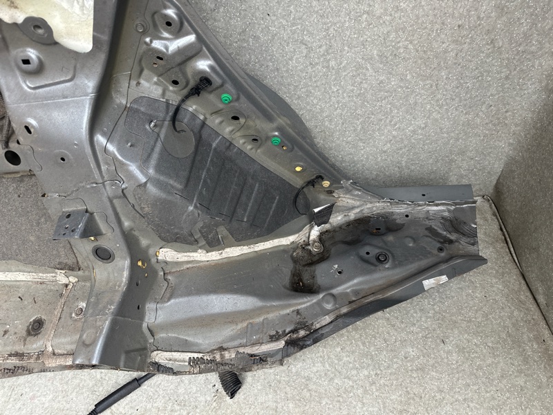 Четверть кузова задняя левый MDX 21- Четверть кузова задняя левый MDX 21-