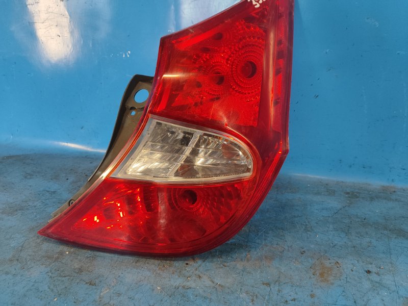 Фонарь наружный правый HYUNDAI ACCENT RB 10- ХЭТЧБЭК 1.6 G4FD Фонарь наружный правый HYUNDAI ACCENT RB 10- ХЭТЧБЭК 1.6 G4FD