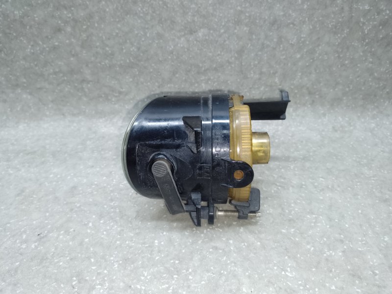 Противотуманная фара правая EOS 06-10