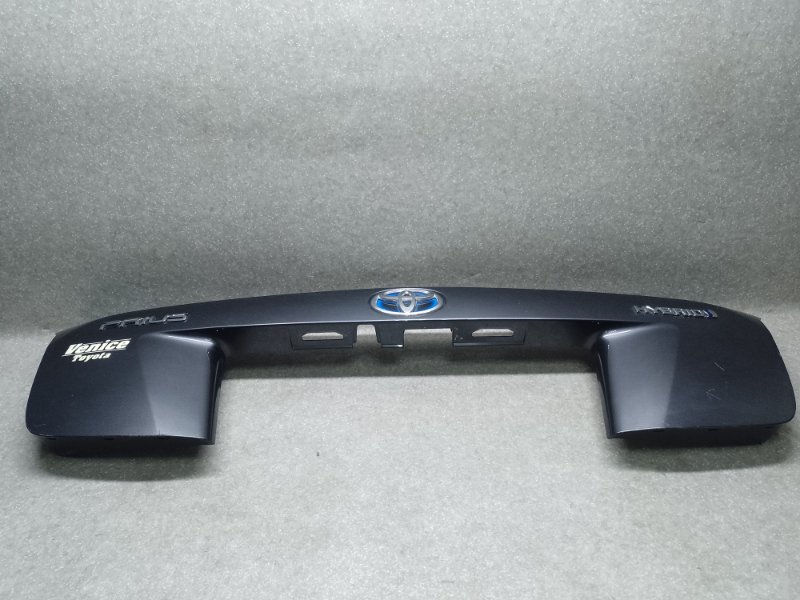 Накладка крышки багажника PRIUS 16- 2017 1.8 2ZRFXE