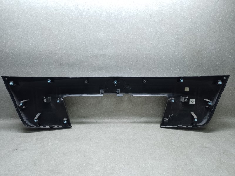 Накладка крышки багажника TOYOTA PRIUS 16- 1.8 2ZRFXE