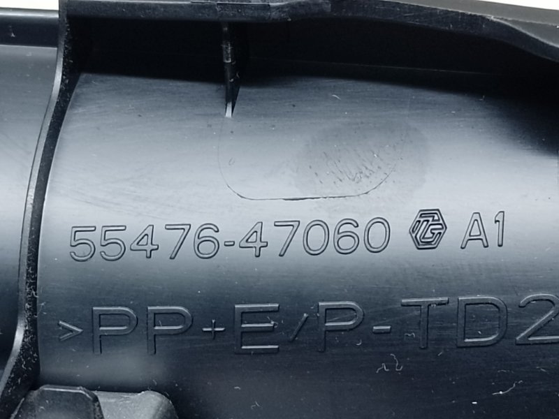 Накладка торпедо под магнитолу PRIUS 16- 2017 1.8 2ZRFXE