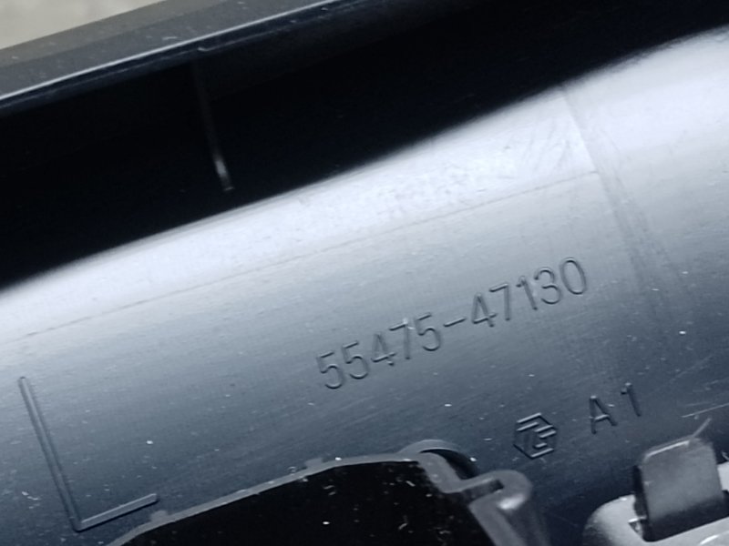 Накладка торпедо под магнитолу PRIUS 16- 2017 1.8 2ZRFXE