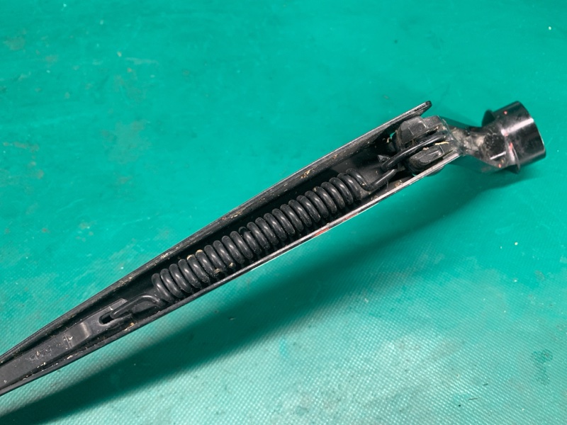 Поводок стеклоочистителя передний правый FORD FUSION 14- C15HDTX