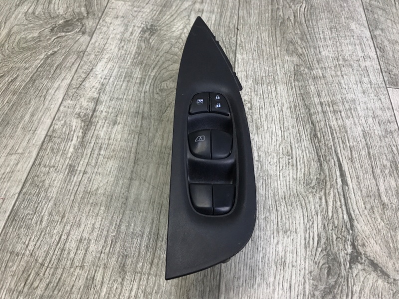 Блок управления стеклоподъемниками X-TRAIL/ROGUE T32 13-20 Внедорожник Блок управления стеклоподъемниками X-TRAIL/ROGUE T32 13-20 Внедорожник