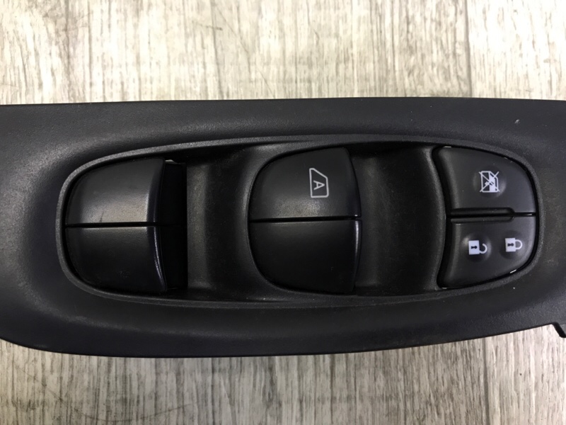 Блок управления стеклоподъемниками X-TRAIL/ROGUE T32 13-20 Внедорожник Блок управления стеклоподъемниками X-TRAIL/ROGUE T32 13-20 Внедорожник