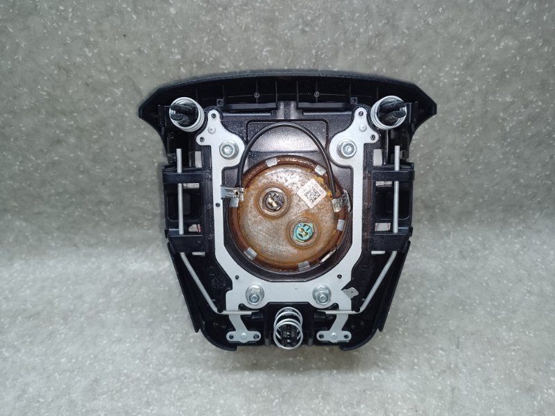 Подушка безопасности в руль PRIUS 16- 2017 1.8 2ZRFXE