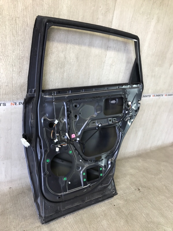 Дверь задняя правая VENZA 09-16 2013 3.5 2GR-FE