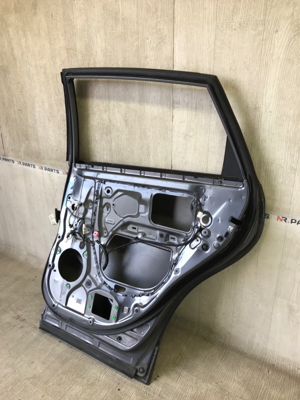 Дверь задняя правая VENZA 09-16 2013 3.5 2GR-FE