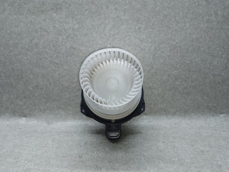 Моторчик печки PRIUS 16- 2017 1.8 2ZRFXE Моторчик печки PRIUS 16- 2017 1.8 2ZRFXE