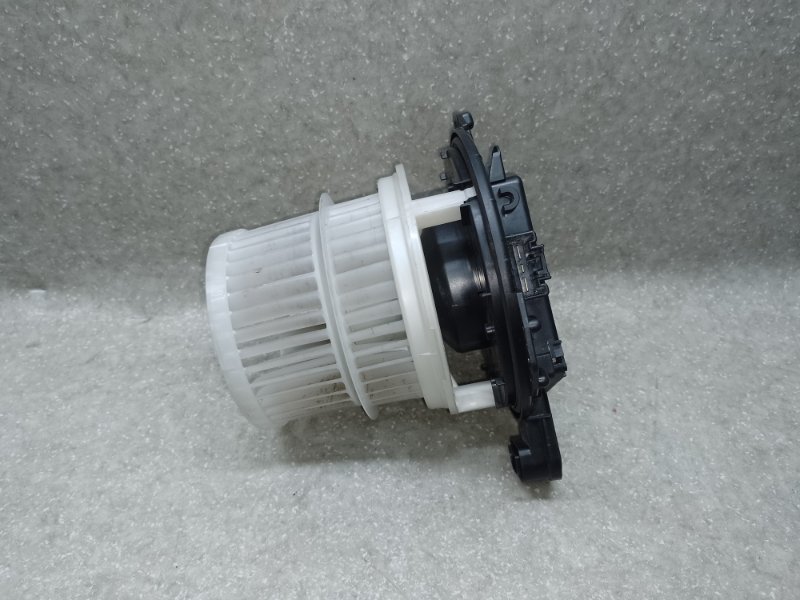 Запчасть моторчик печки TOYOTA PRIUS 16- 2017 1.8 2ZRFXE 87103-58080 Б/У Моторчик печки TOYOTA PRIUS 16- 2017 1.8 2ZRFXE 87103-58080 Б/У