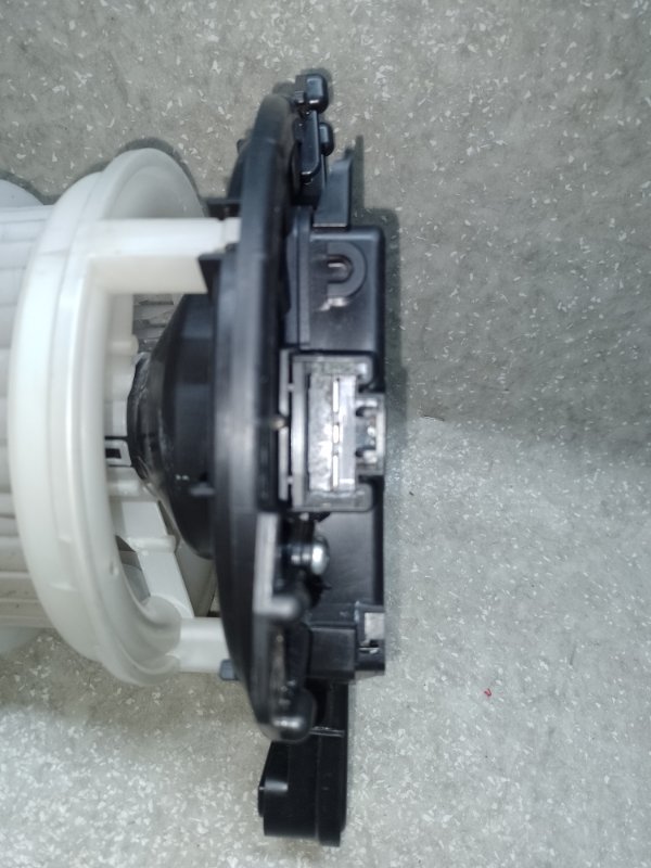 Моторчик печки TOYOTA PRIUS 16- 1.8 2ZRFXE Моторчик печки TOYOTA PRIUS 16- 1.8 2ZRFXE