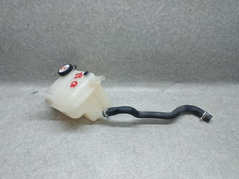 Бачок расширительный PRIUS 16- 2017 1.8 2ZRFXE