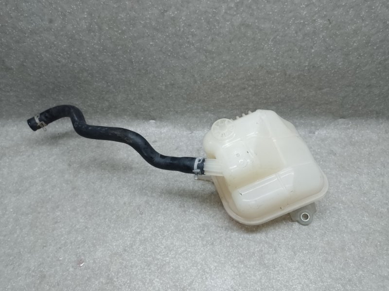 Бачок расширительный PRIUS 16- 2017 1.8 2ZRFXE