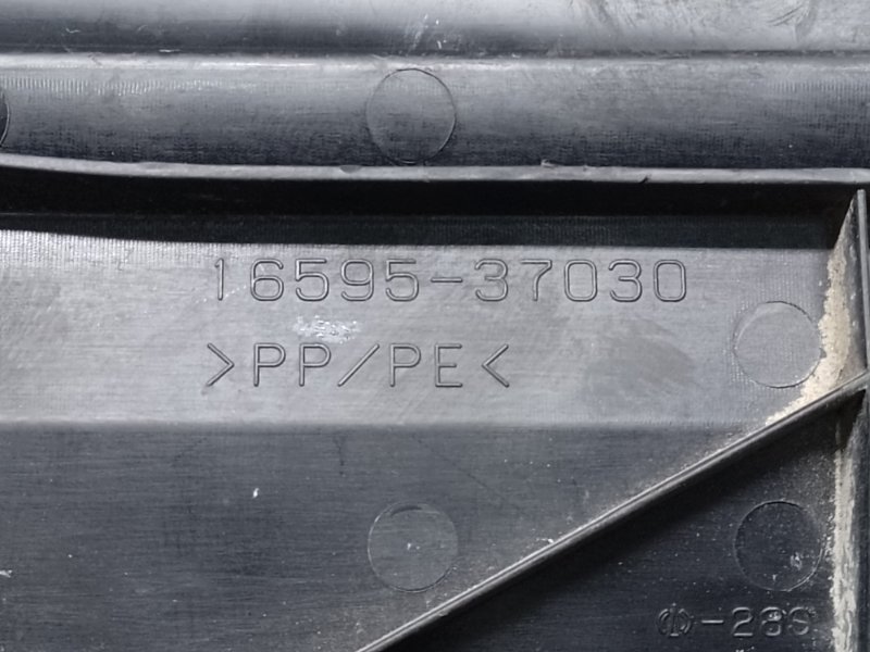 Дефлектор радиатора левый TOYOTA PRIUS 16- 1.8 2ZRFXE