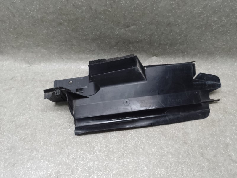 Дефлектор радиатора левый PRIUS 16- 2017 1.8 2ZRFXE