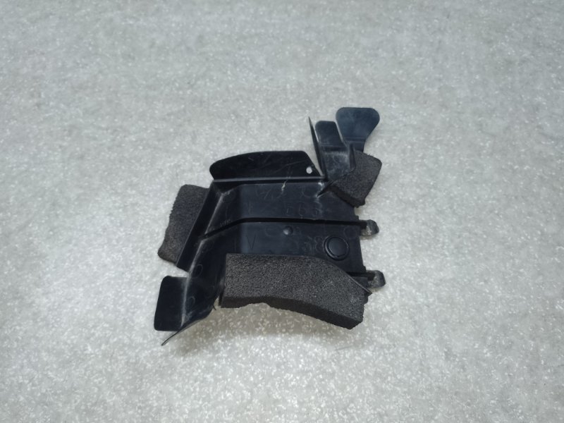 Дефлектор радиатора правый PRIUS 16- 2017 1.8 2ZRFXE Дефлектор радиатора правый PRIUS 16- 2017 1.8 2ZRFXE