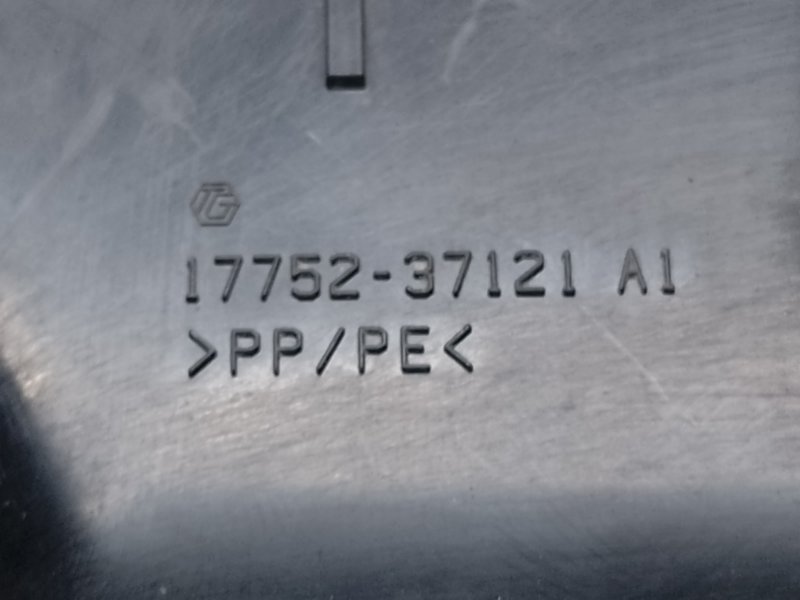 Патрубок воздушного фильтра PRIUS 16- 2017 1.8 2ZRFXE