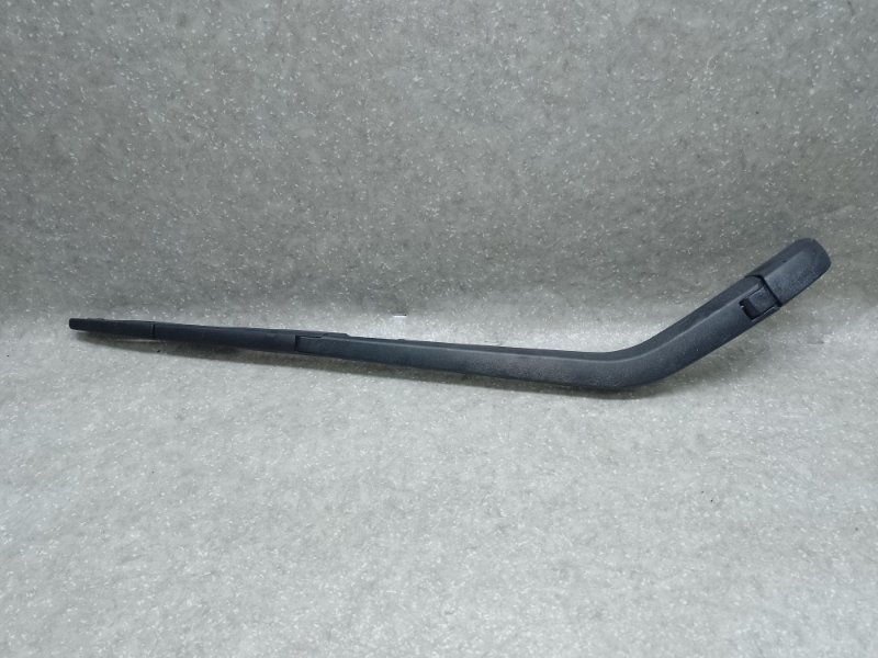 Поводок стеклоочистителя задний TOYOTA PRIUS 16- 2017 1.8 2ZRFXE 85241-47050 Б/У