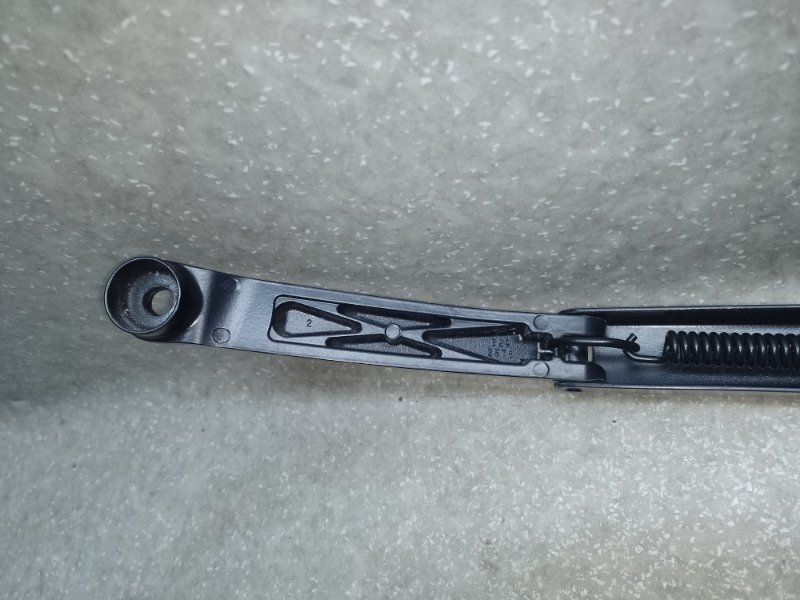 Поводок стеклоочистителя передний правый TOYOTA PRIUS 16- 1.8 2ZRFXE