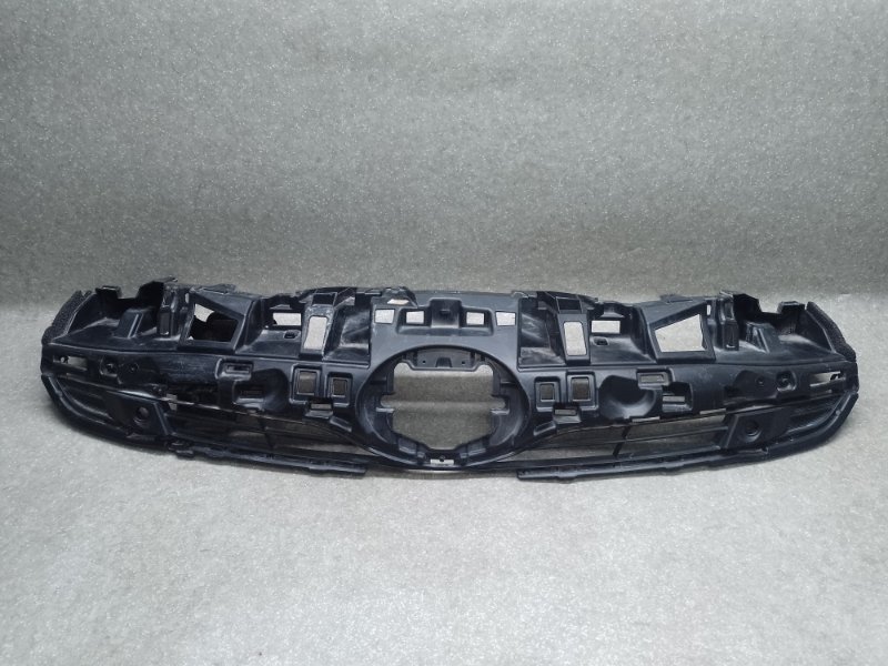 Кронштейн решетки радиатора TOYOTA PRIUS 16- 2017 1.8 2ZRFXE 53101-47031 Б/У