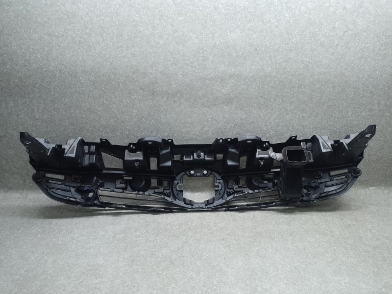 Кронштейн решетки радиатора PRIUS 16- 2017 1.8 2ZRFXE