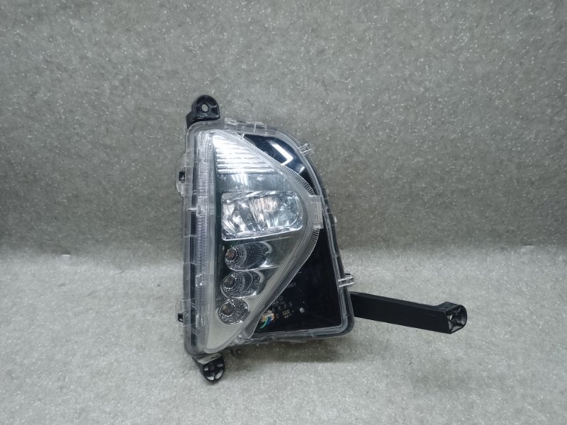 Дневной ходовой огонь правый TOYOTA PRIUS 16- 2017 1.8 2ZRFXE 81210-47030 Б/У