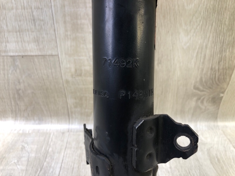 Амортизатор передний правый CAMRY 30 02-06 2002 3.0 1MZFE Амортизатор передний правый CAMRY 30 02-06 2002 3.0 1MZFE