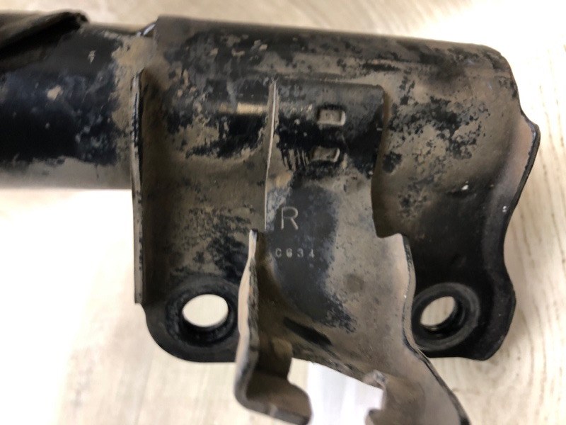 Амортизатор передний правый PATHFINDER R52 12-21 2013 3.5 VQ35DE