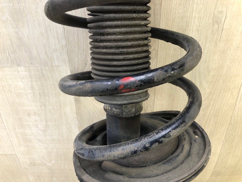 Амортизатор передний правый TOYOTA VENZA 09-16 3.5 2GR-FE Амортизатор передний правый TOYOTA VENZA 09-16 3.5 2GR-FE