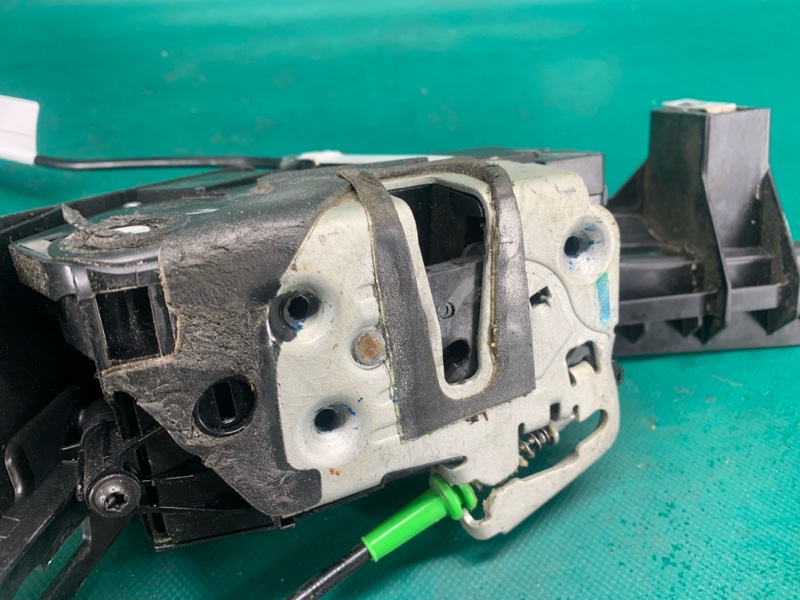 Замок двери задний левый FUSION 14- 2016 C15HDTX