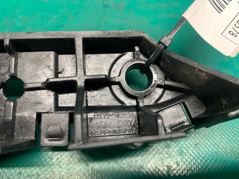 Кронштейн переднего бампера правый FORD FUSION 14- C15HDTX