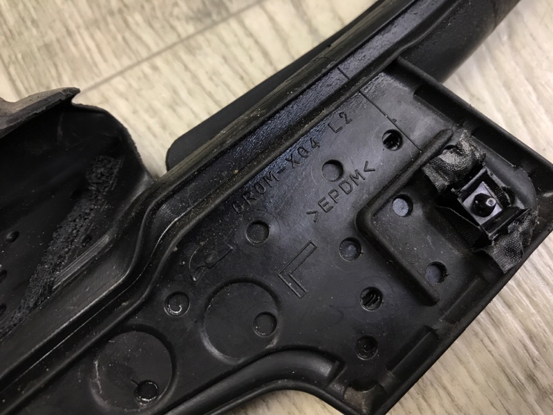 Уплотнитель двери передний левый NISSAN X-TRAIL/ROGUE T33 20- 2.5 PR25DD