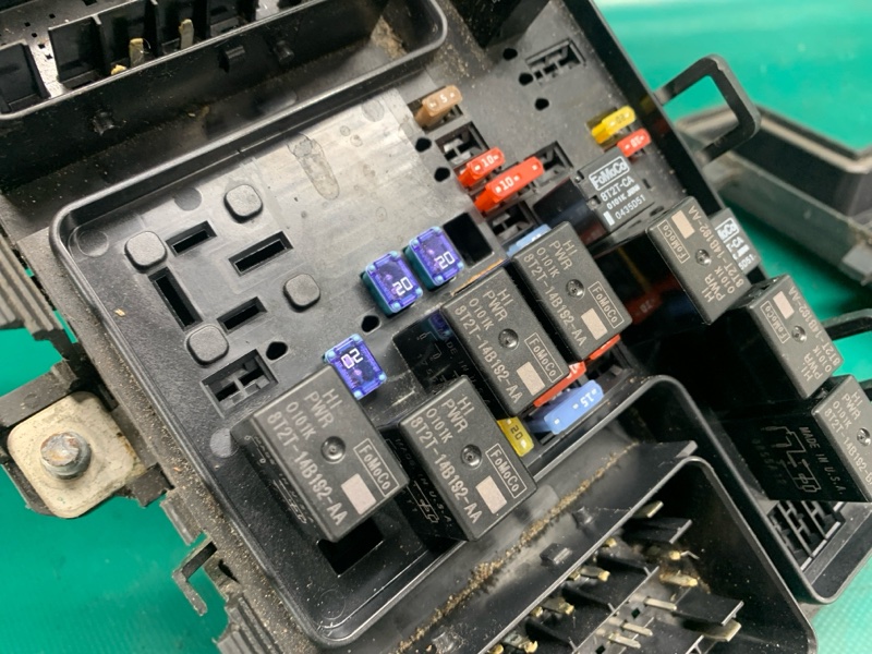 Блок предохранителей моторный отсек FUSION 14- 2016 C15HDTX