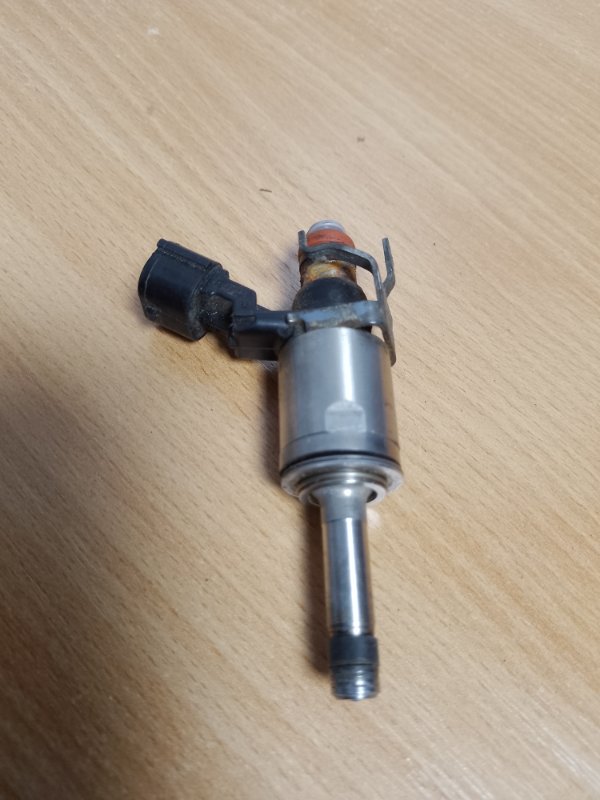 Форсунка топливная FORD FOCUS 10-18 CP9Z-9F593-B Б/У