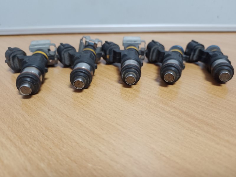 Форсунка топливная INFINITI M35/M45 04-10