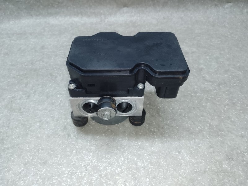 Блок ABS PRIUS 16- 2017 1.8 2ZRFXE