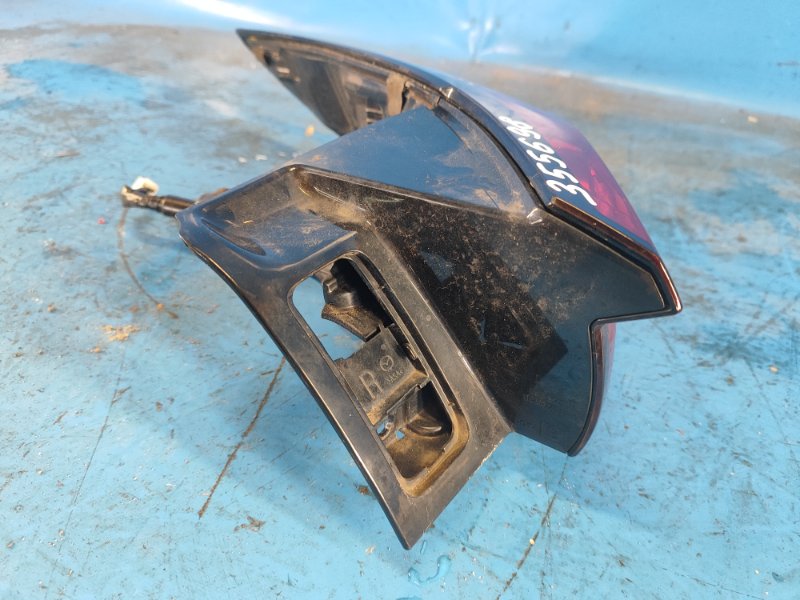 Фонарь наружный правый CX-9 16- 2020 2.5L Фонарь наружный правый CX-9 16- 2020 2.5L