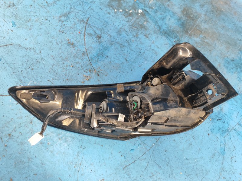 Фонарь наружный правый CX-9 16- 2020 2.5L Фонарь наружный правый CX-9 16- 2020 2.5L