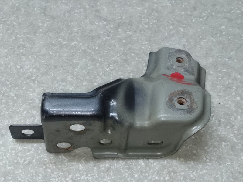 Запчасть кронштейн крыла передний левый TOYOTA PRIUS 16- 2017 1.8 2ZRFXE 53836-47050 Б/У Кронштейн крыла передний левый TOYOTA PRIUS 16- 2017 1.8 2ZRFXE 53836-47050 Б/У