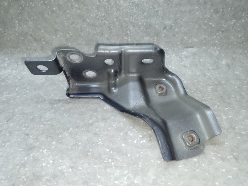 Кронштейн крыла передний левый TOYOTA PRIUS 16- 1.8 2ZRFXE Кронштейн крыла передний левый TOYOTA PRIUS 16- 1.8 2ZRFXE