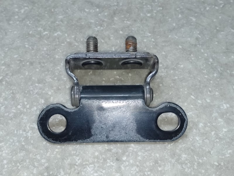 Петля крышки багажника PRIUS 16- 2017 1.8 2ZRFXE