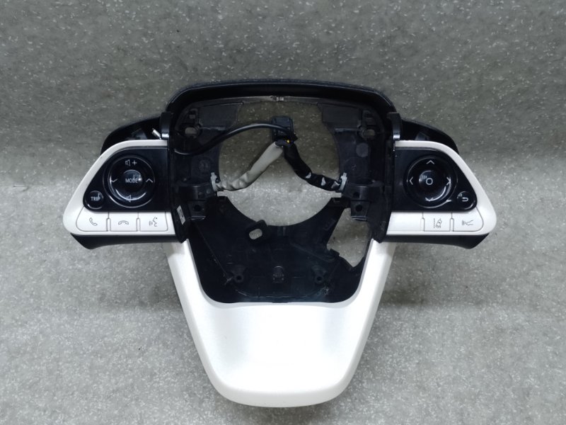 Кнопки на руль TOYOTA PRIUS 16- 2017 1.8 2ZRFXE 84250-47611-C1 Б/У