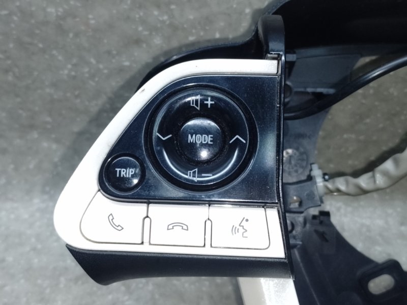 Кнопки на руль PRIUS 16- 2017 1.8 2ZRFXE