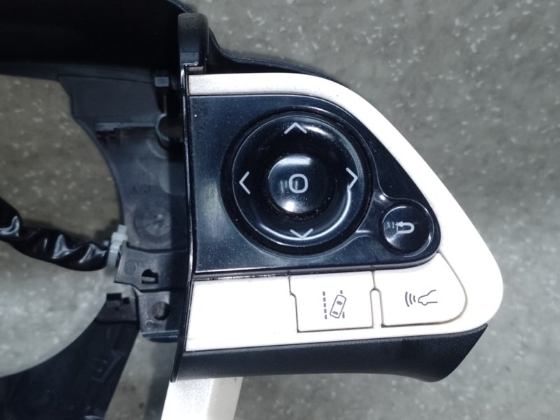 Кнопки на руль TOYOTA PRIUS 16- 1.8 2ZRFXE