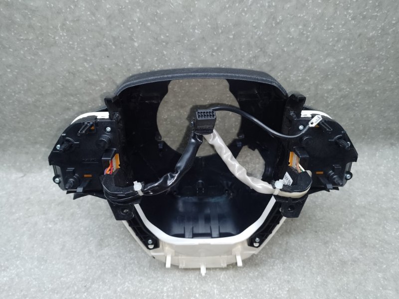 Кнопки на руль PRIUS 16- 2017 1.8 2ZRFXE